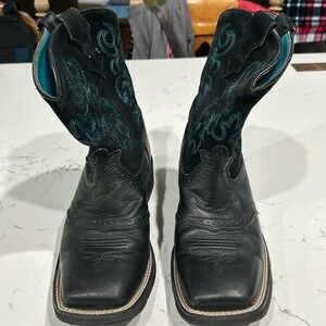 Size 8 black and turquoise Ariat western boots